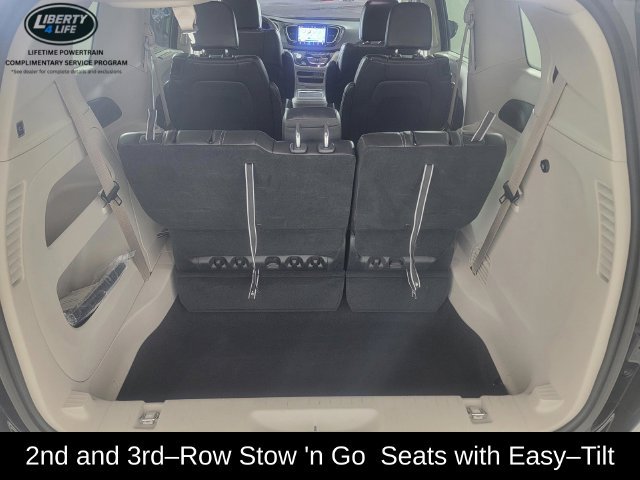 Used 2024 Chrysler Pacifica Touring-L FWD image 16