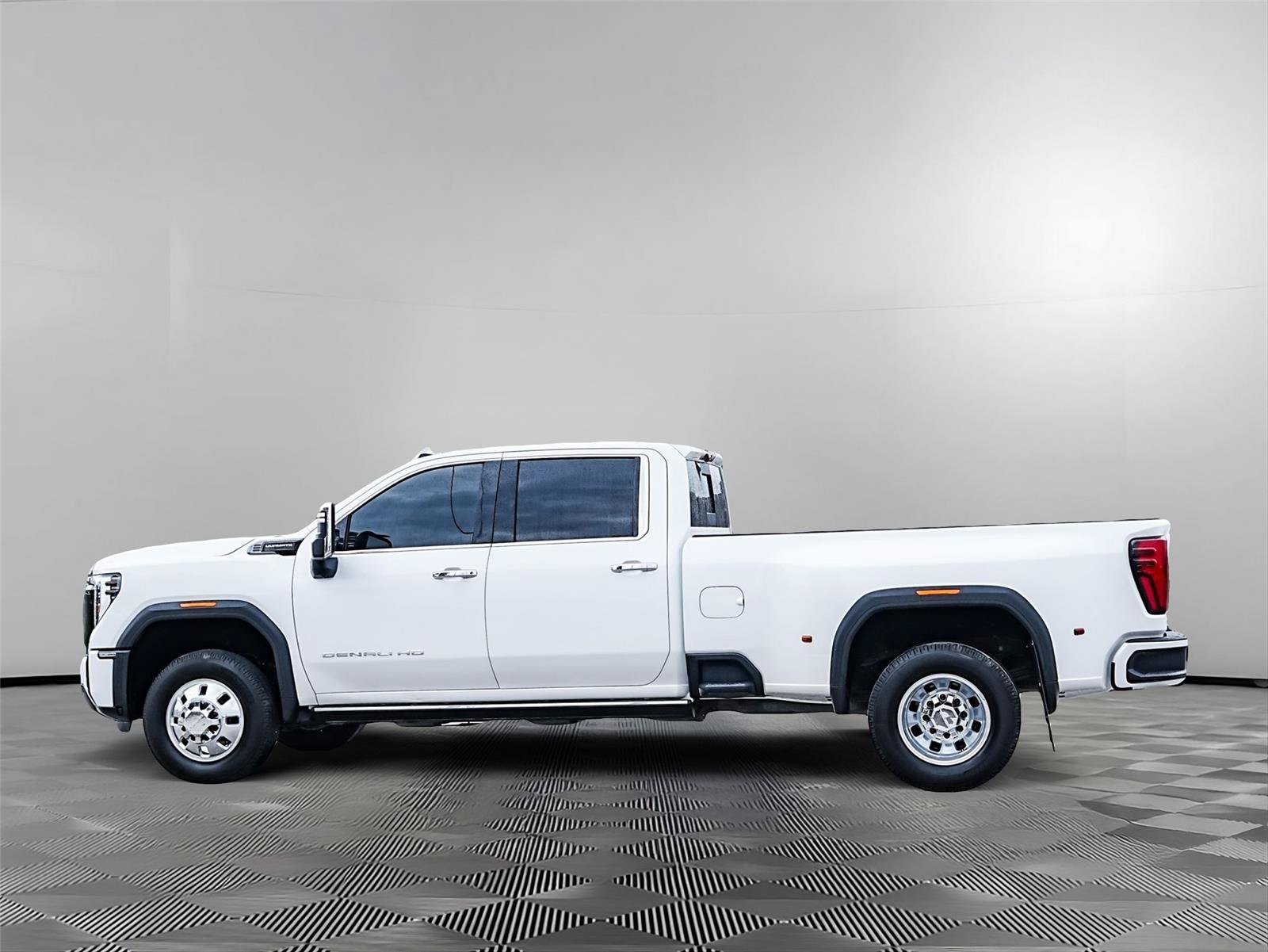 Used 2025 GMC Sierra 3500 Denali Ultimate AWD/4WD image 6
