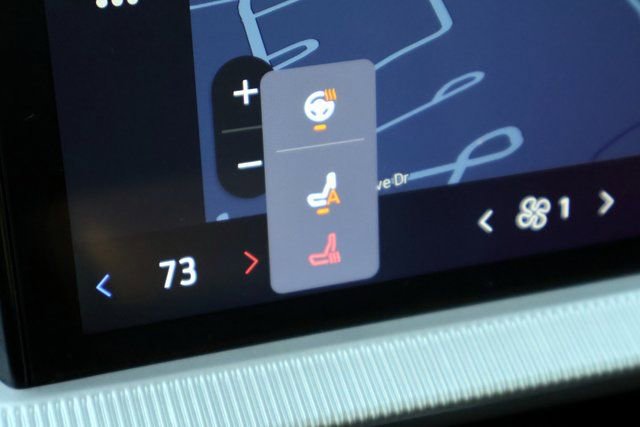 Certified 2025 Ford Explorer Active w/ Active Comfort Package image 35