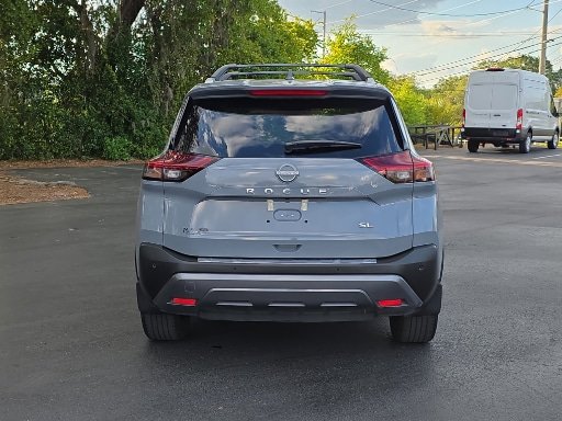 Used 2022 Nissan Rogue SL FWD image 2
