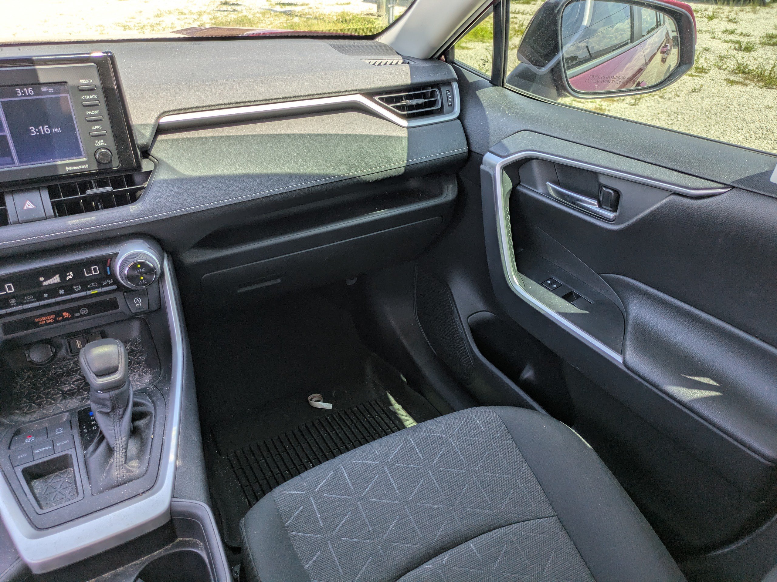 Used 2020 Toyota RAV4 XLE w/ Convenience Package FWD image 17