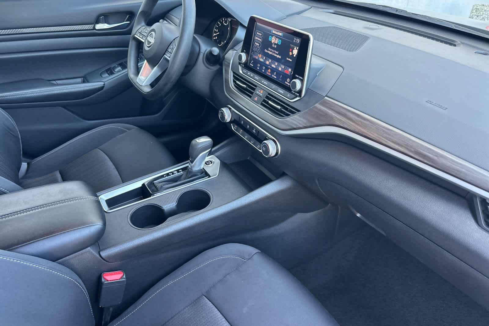 Used 2025 Nissan Altima 2.5 SV FWD image 15