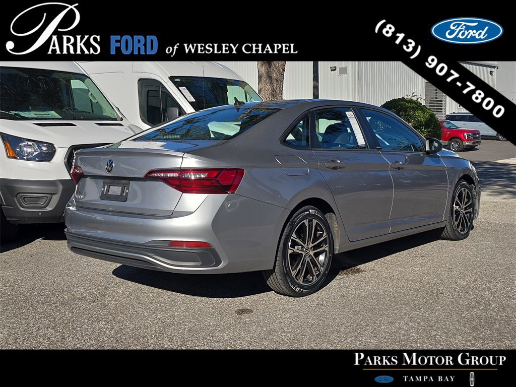 Used 2023 Volkswagen Jetta Sport image 3