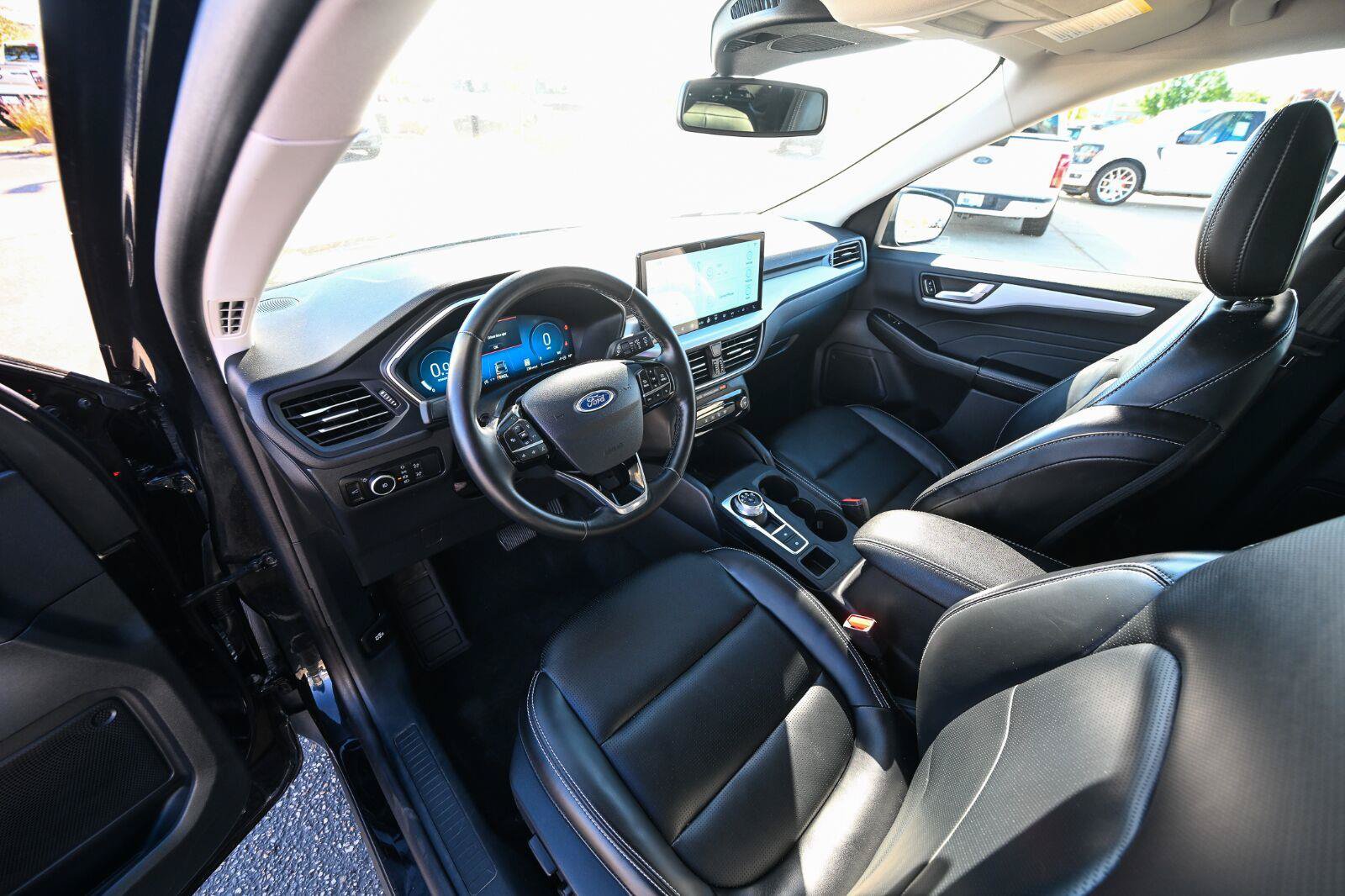 Certified 2025 Ford Escape Platinum AWD/4WD image 18