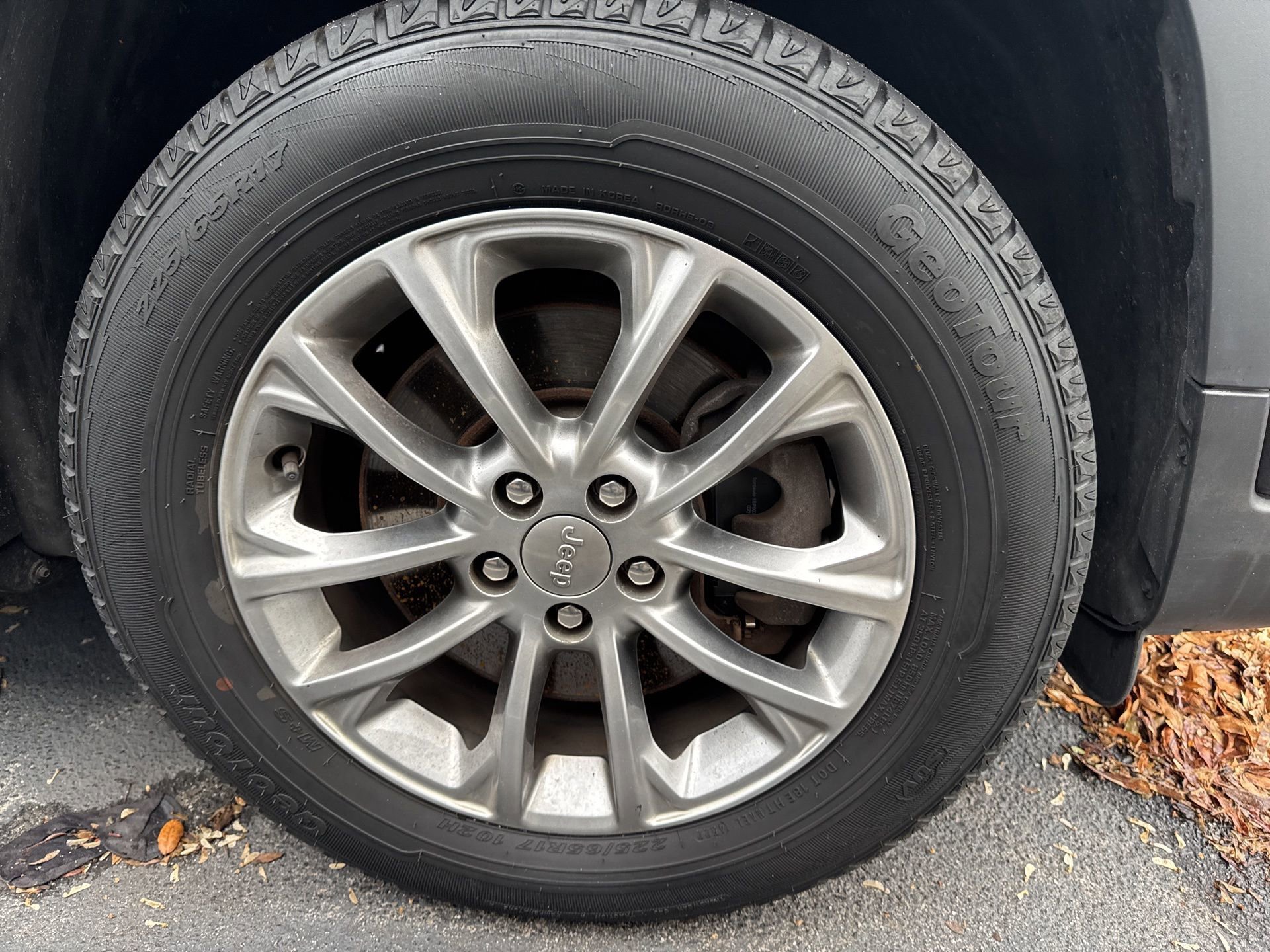 Used 2019 Jeep Cherokee Latitude Plus w/ Cold Weather Group image 11