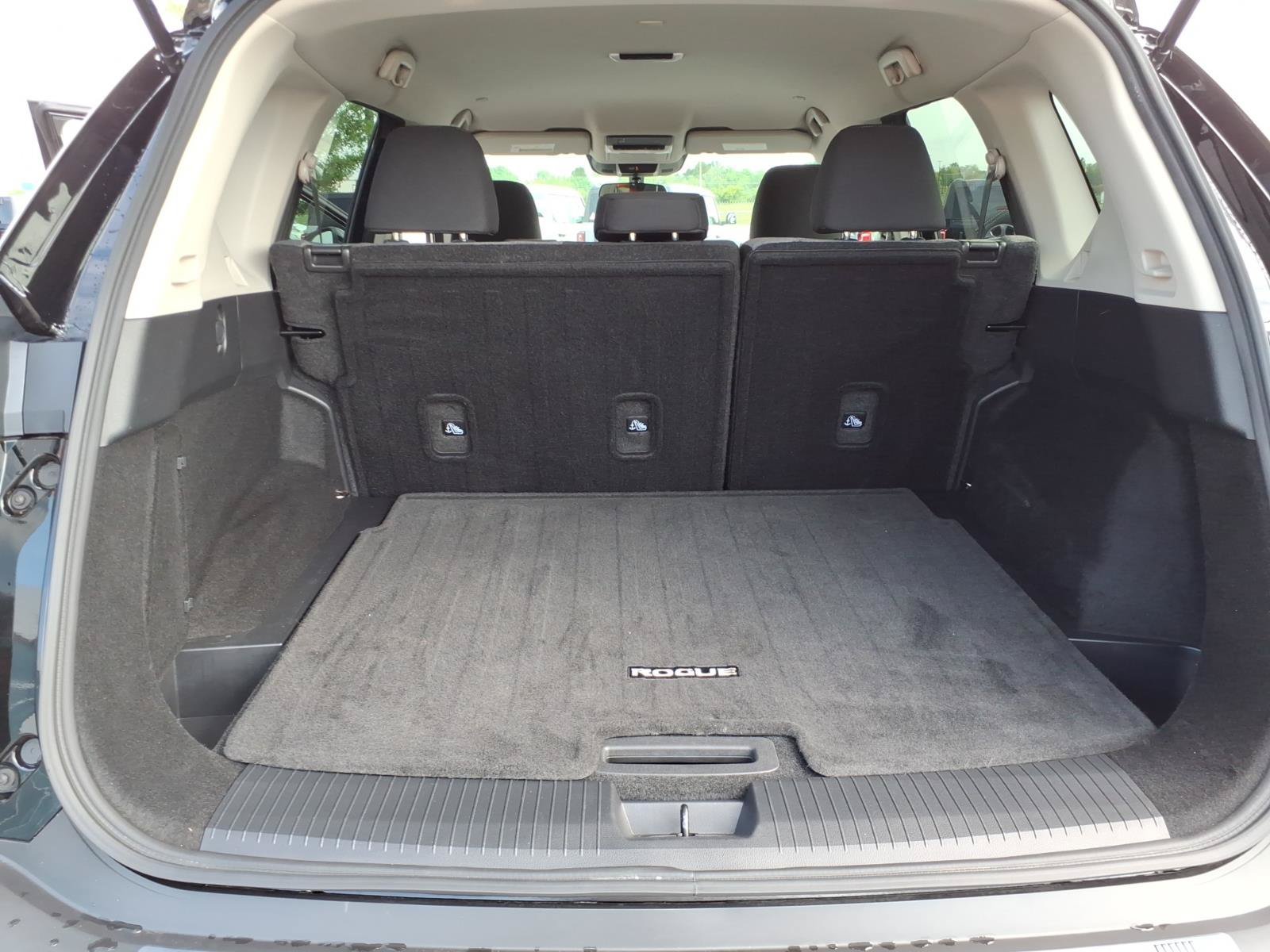 Used 2022 Nissan Rogue SV AWD/4WD image 16