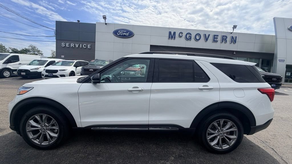 Certified 2023 Ford Explorer XLT w/ Equipment Group 202A AWD/4WD image 4