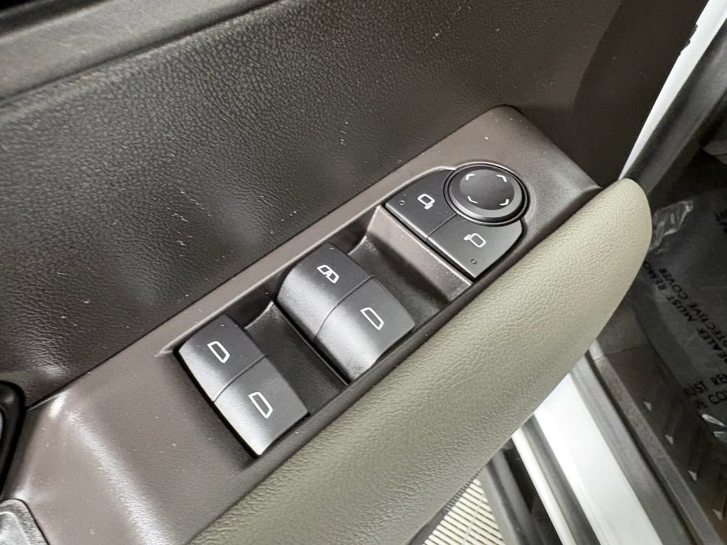 Used 2025 Chevrolet Colorado ZR2 w/ Technology Package AWD/4WD image 13