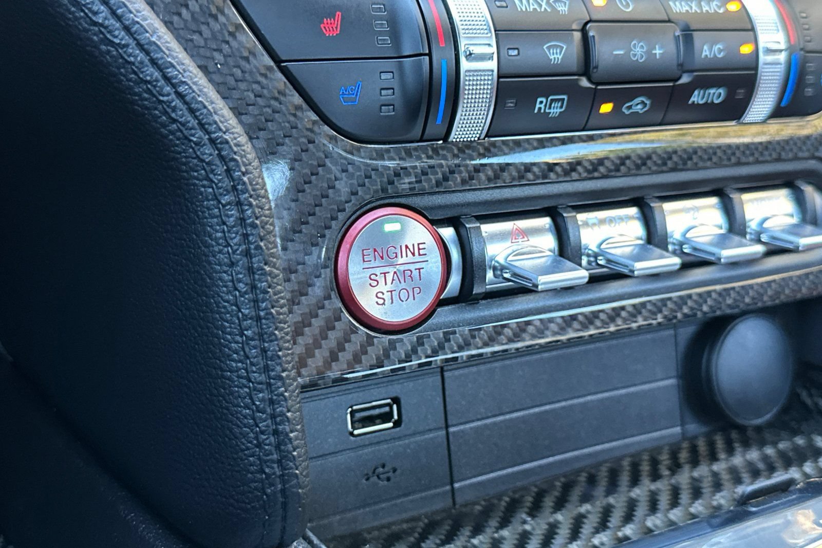 Certified 2020 Ford Mustang Premium RWD image 33