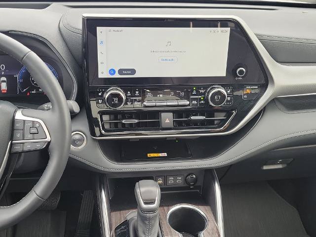 Used 2025 Toyota Highlander Platinum AWD/4WD image 30