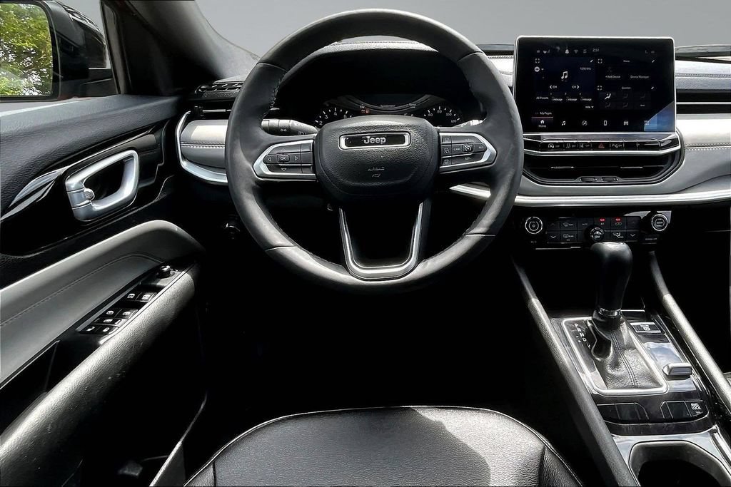 Used 2025 Jeep Compass Limited AWD/4WD image 9