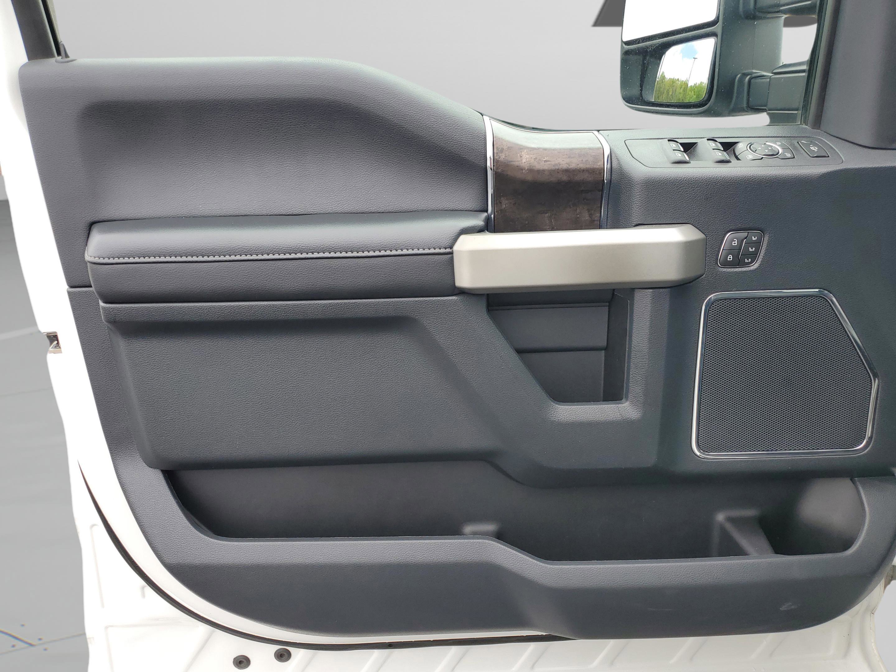 Certified 2022 Ford F350 Lariat w/ Black Appearance Package AWD/4WD image 18