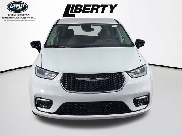 Used 2024 Chrysler Pacifica Touring-L FWD image 8