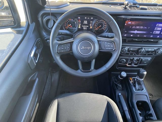Used 2023 Jeep Gladiator Sport image 13