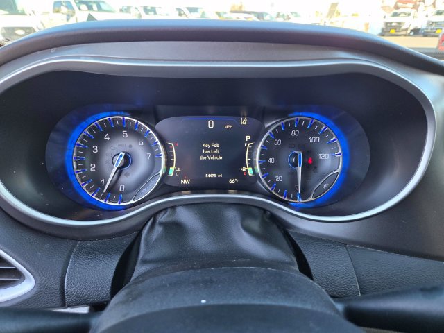 Used 2024 Chrysler Pacifica Touring-L FWD image 35