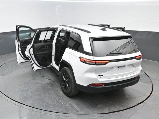 Used 2024 Jeep Grand Cherokee Altitude AWD/4WD image 25