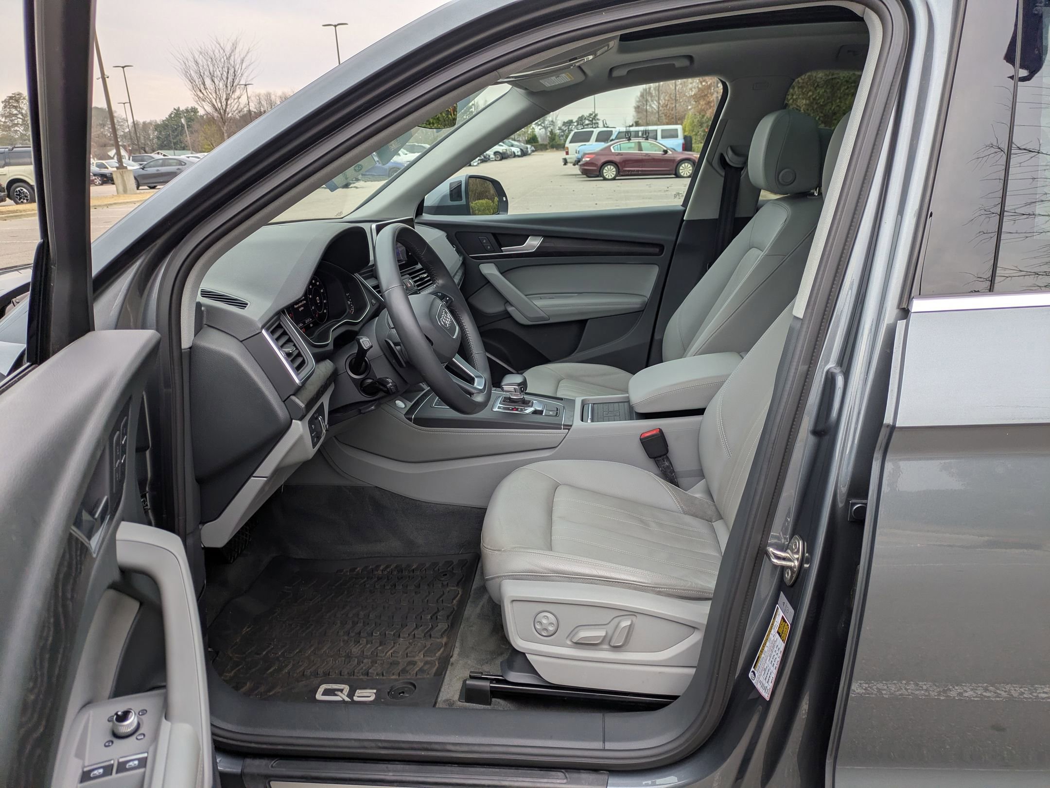 Used 2020 Audi Q5 2.0T Premium Plus w/ Premium Plus Package image 12