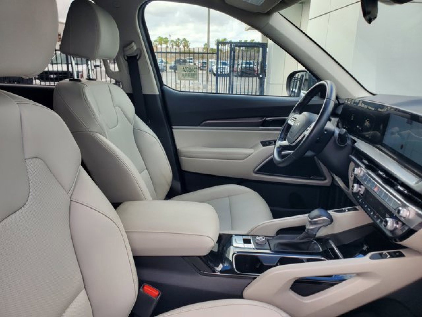 Used 2024 Kia Telluride S w/ S Sunroof Package image 37