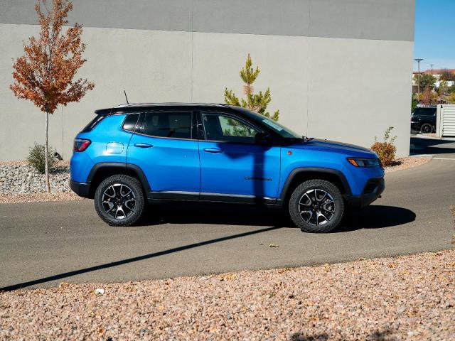 Used 2025 Jeep Compass Trailhawk image 7