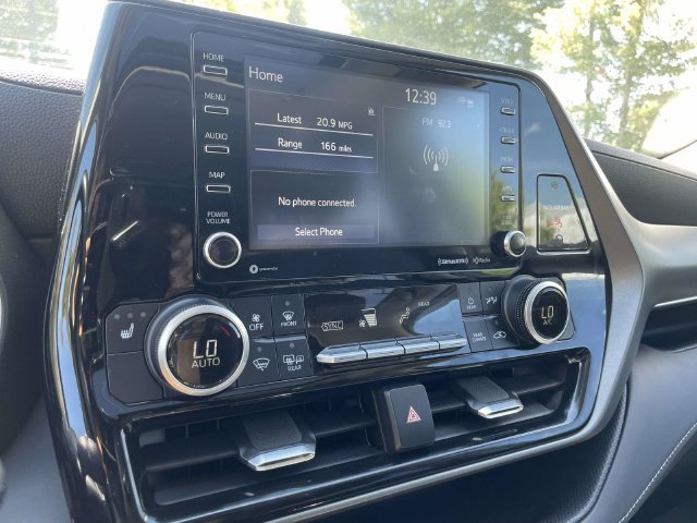 Used 2021 Toyota Highlander XLE AWD/4WD image 33