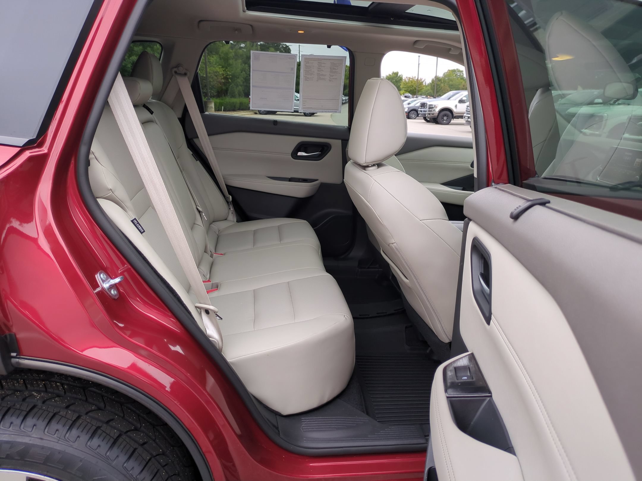 Used 2025 Nissan Rogue SV w/ SV Premium Package FWD image 35