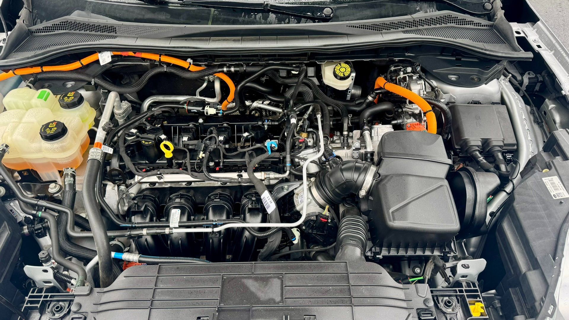 Certified 2020 Ford Escape Titanium w/ Titanium Premium Package 2.0 image 25