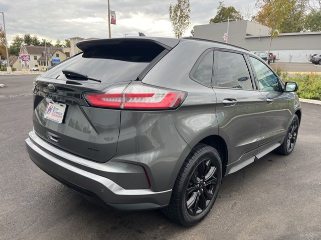 Certified 2022 Ford Edge SE w/ Black Appearance Package image 5