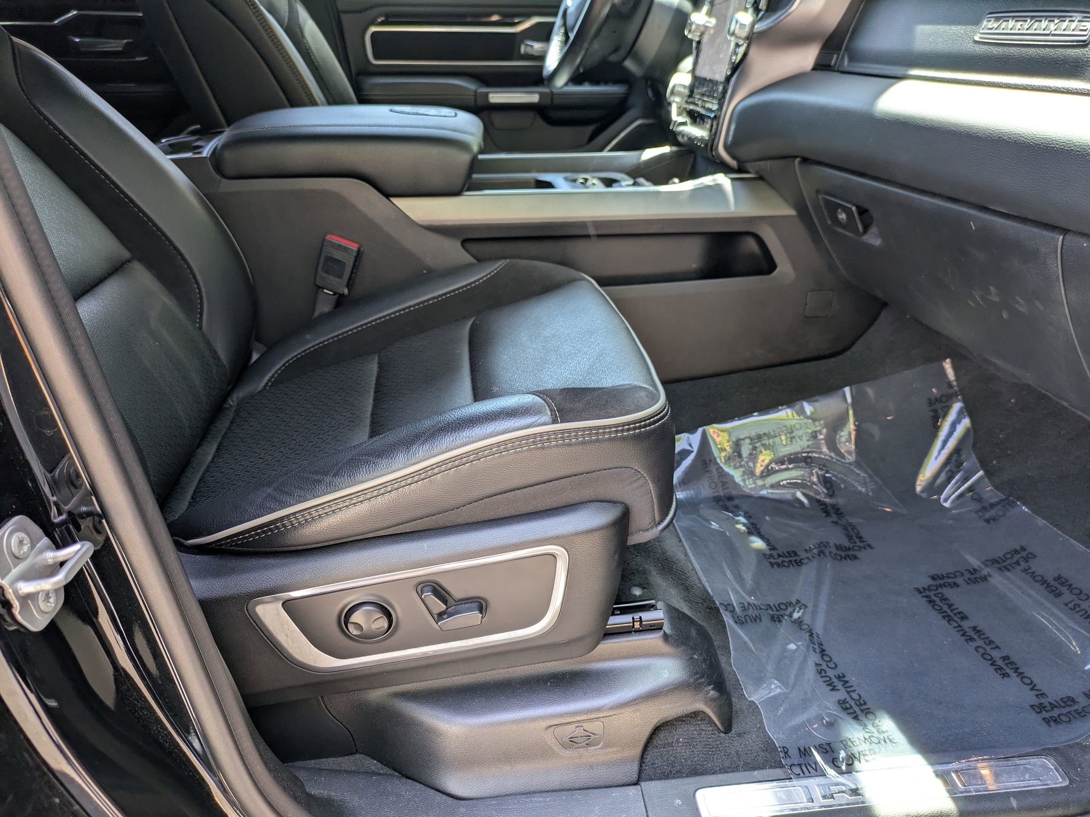 Used 2022 RAM 1500 Laramie w/ Sport Appearance Package AWD/4WD image 38