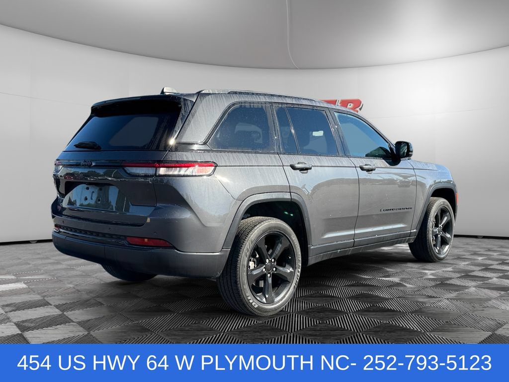 Used 2025 Jeep Grand Cherokee Altitude AWD/4WD image 5
