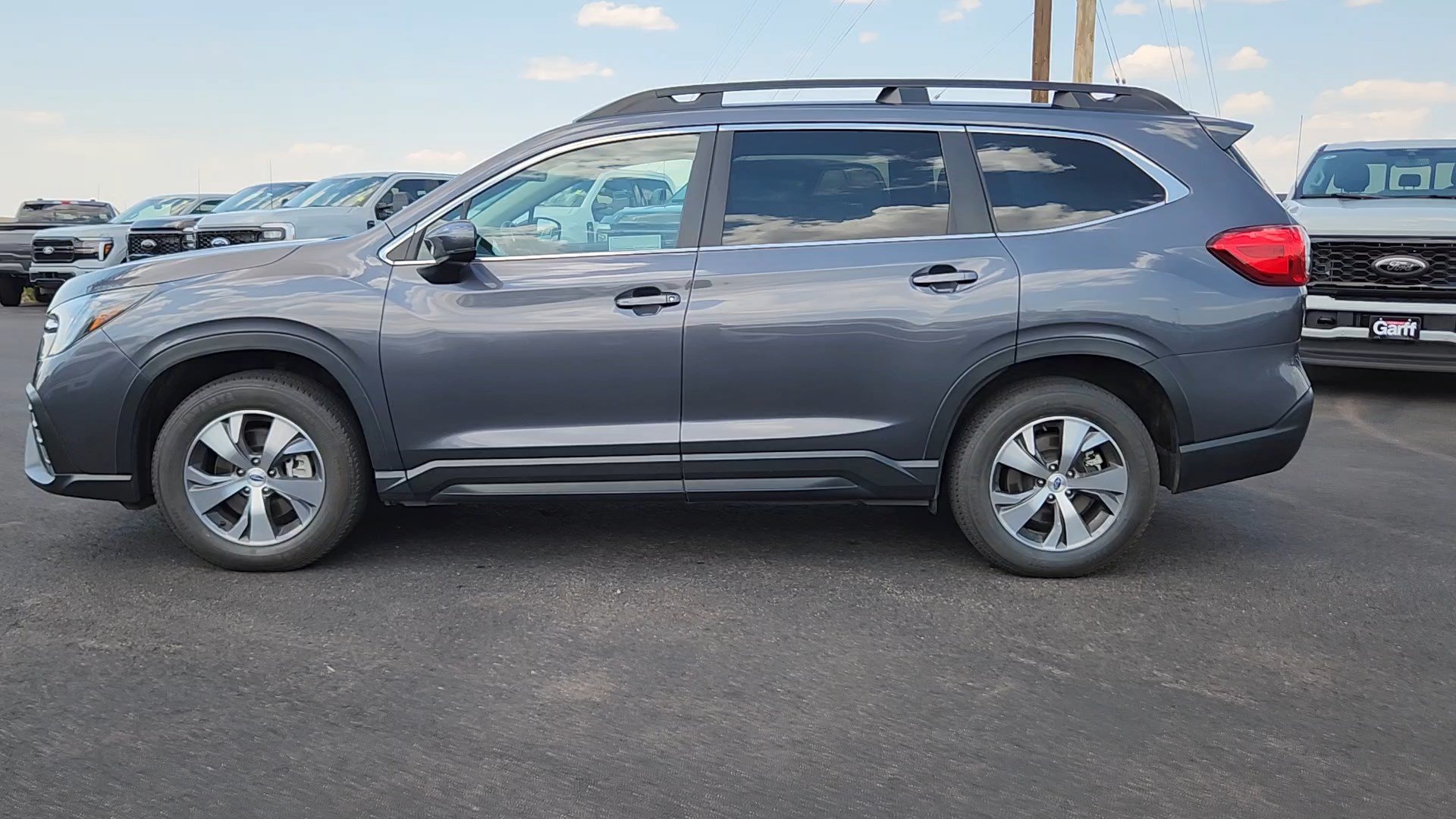 Used 2025 Subaru Ascent Premium AWD/4WD image 2