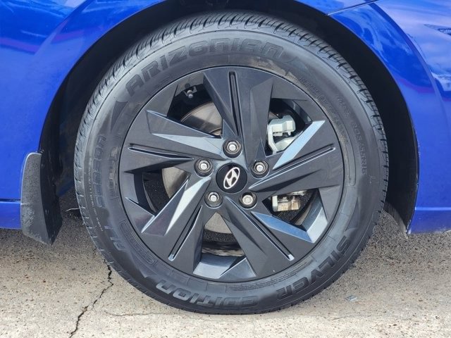 Used 2023 Hyundai Elantra SEL image 10