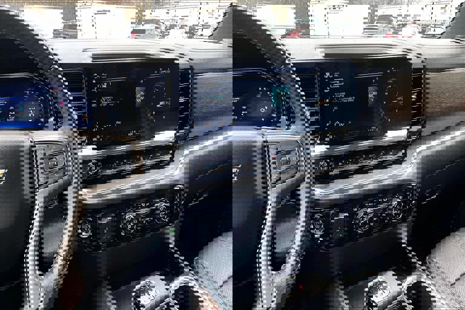 Used 2023 Chevrolet Silverado 1500 High Country w/ Z71 Off-Road Package AWD/4WD image 7