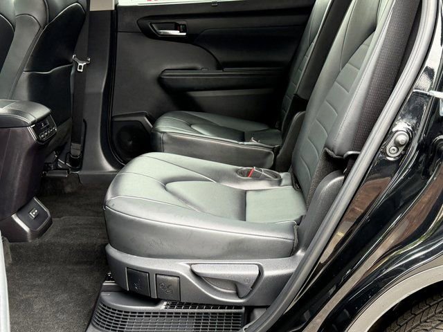 Used 2026 Toyota Highlander XLE AWD/4WD image 7