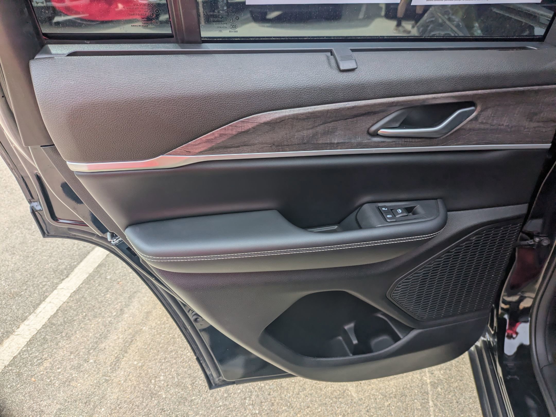 Used 2023 Jeep Grand Cherokee Limited w/ Luxury Tech Group II AWD/4WD image 31