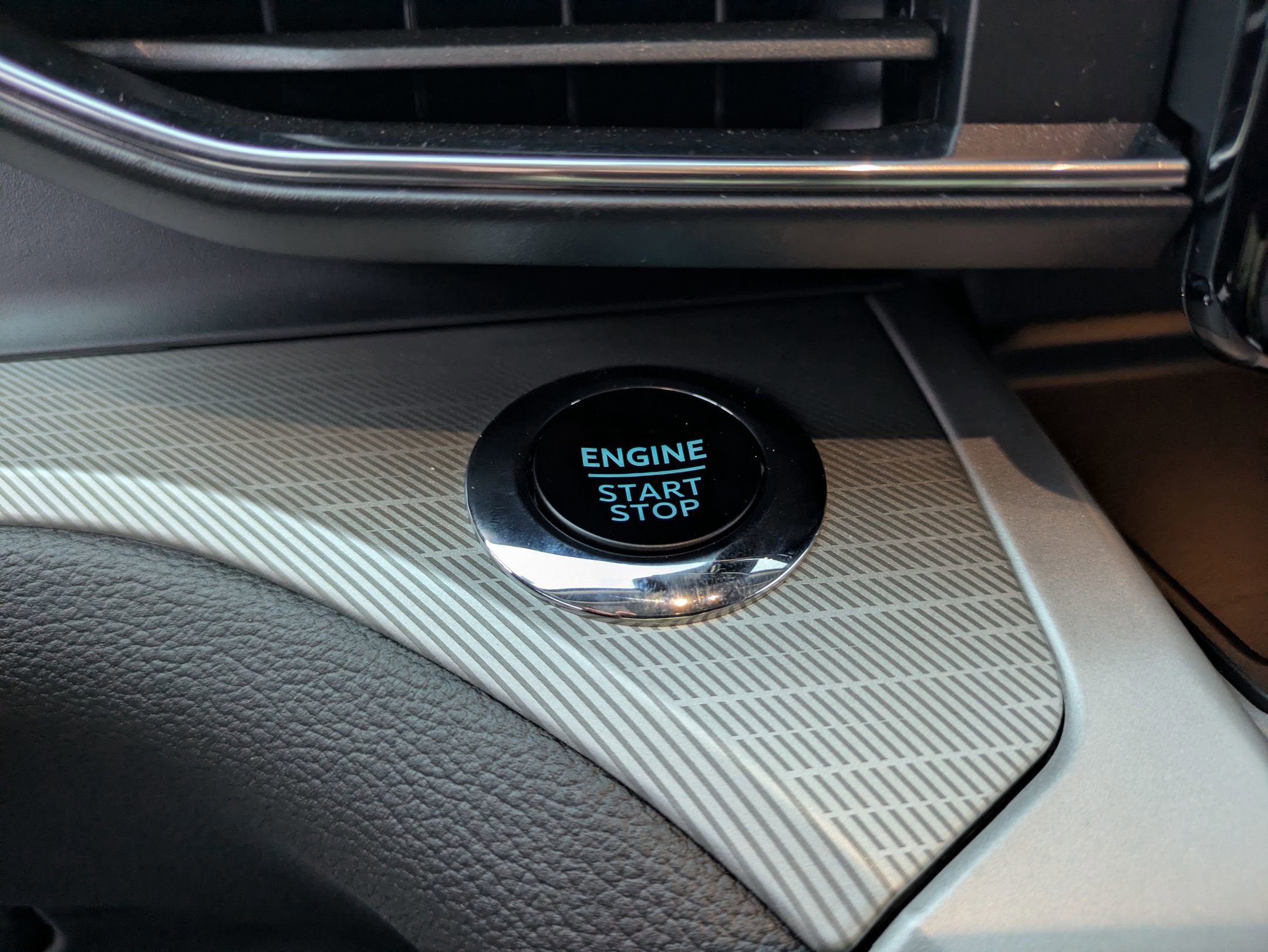 Certified 2024 Ford Explorer XLT w/ Equipment Group 202A image 20