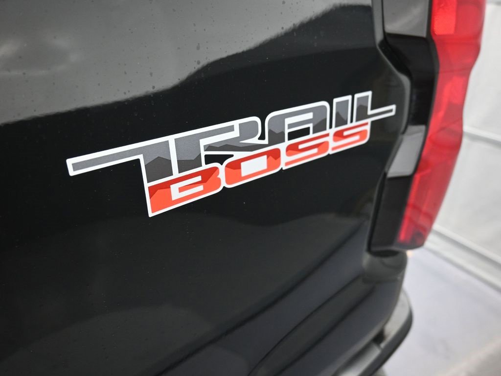 Used 2025 Chevrolet Colorado Trail Boss image 24