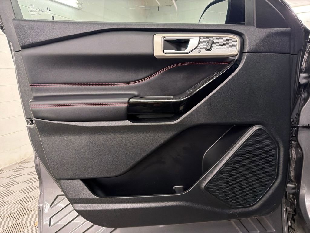 Certified 2023 Ford Explorer ST-Line w/ Class IV Trailer Tow Package image 16