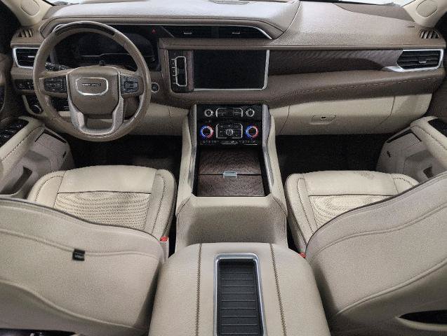 Used 2024 GMC Yukon XL Denali w/ Advanced Technology Package AWD/4WD image 8