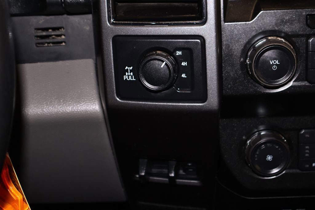 Certified 2019 Ford F150 XLT w/ Equipment Group 302A Luxury image 30