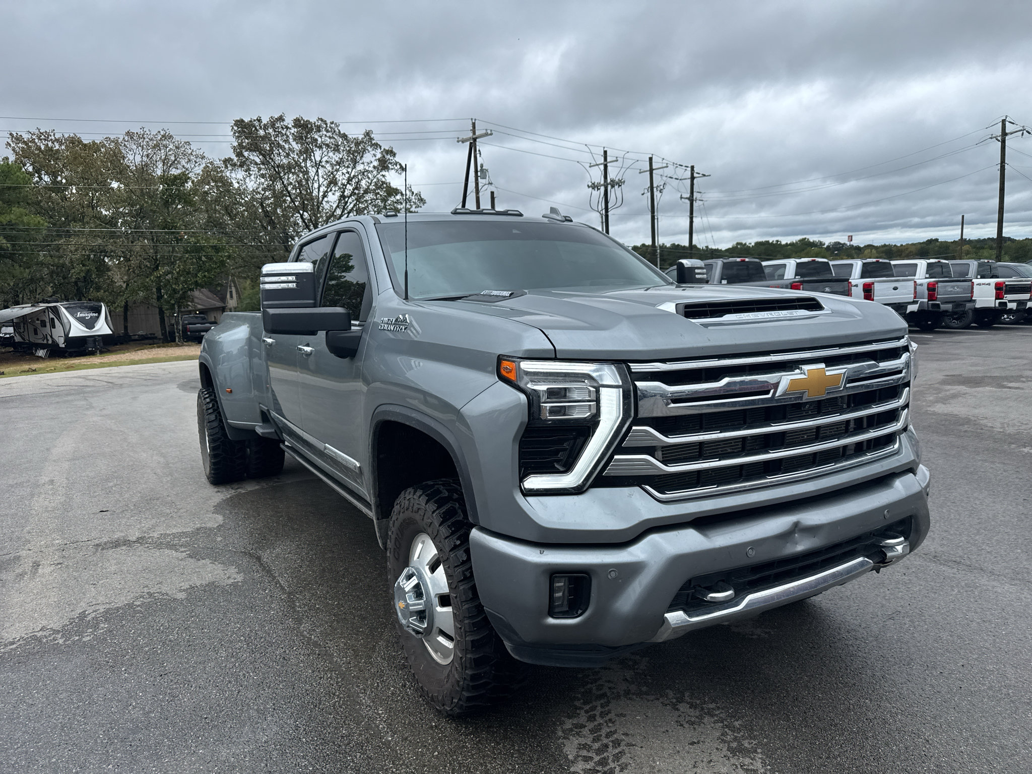 Used 2024 Chevrolet Silverado 3500 High Country w/ Technology Package AWD/4WD image 3