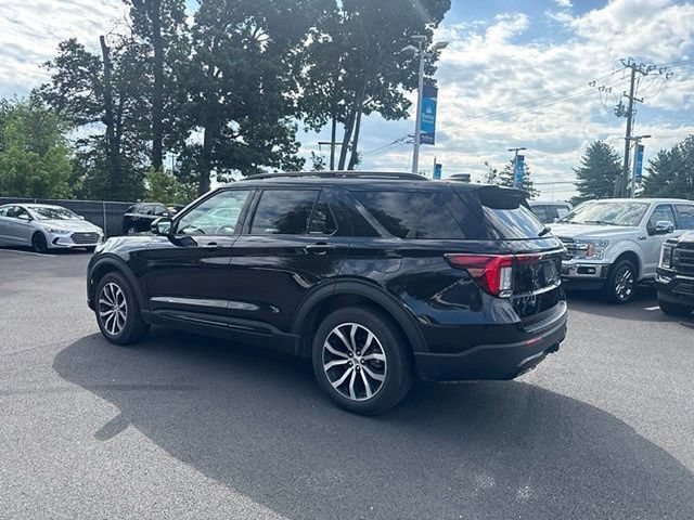 Certified 2025 Ford Explorer ST-Line AWD/4WD image 7