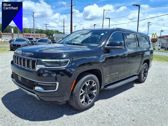 Used 2023 Jeep Wagoneer L Series III w/ Preferred Equipment Group image 1