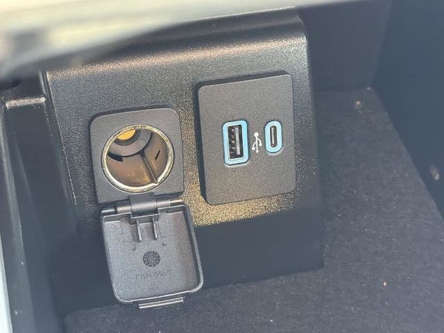 Certified 2022 Ford Explorer XLT w/ Equipment Group 202A image 16