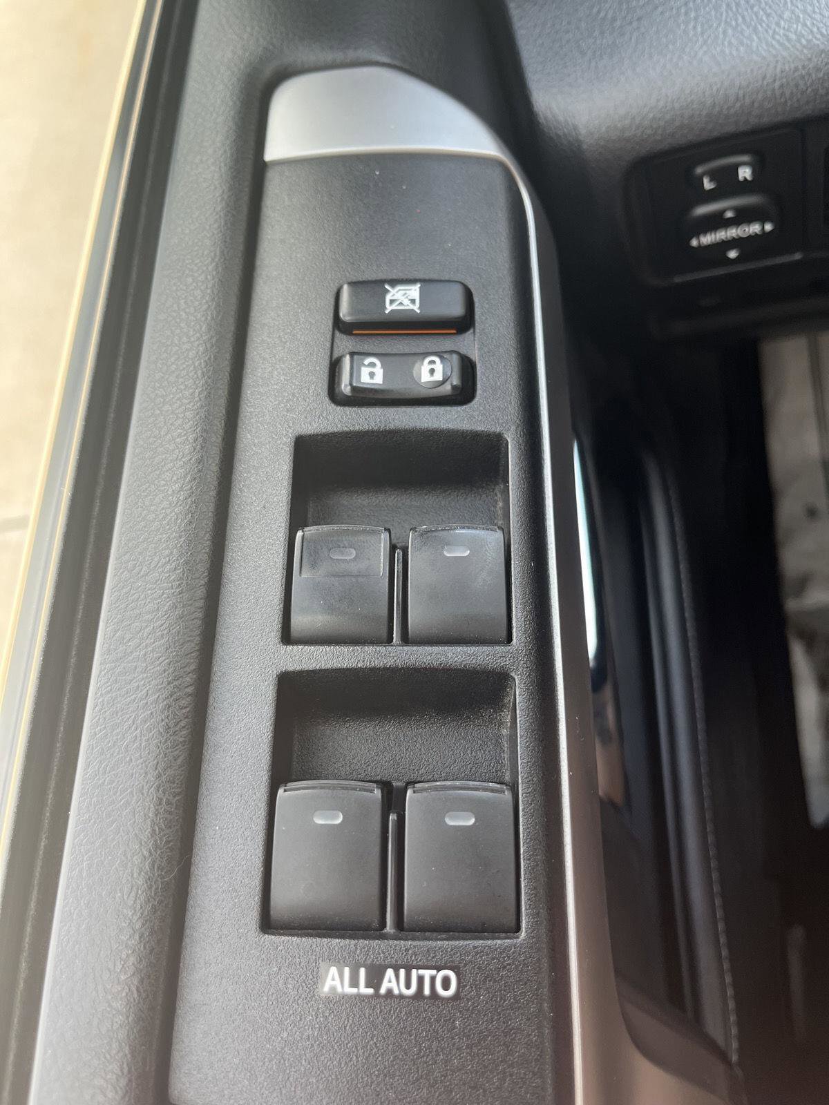 Used 2018 Toyota 4Runner SR5 AWD/4WD image 11