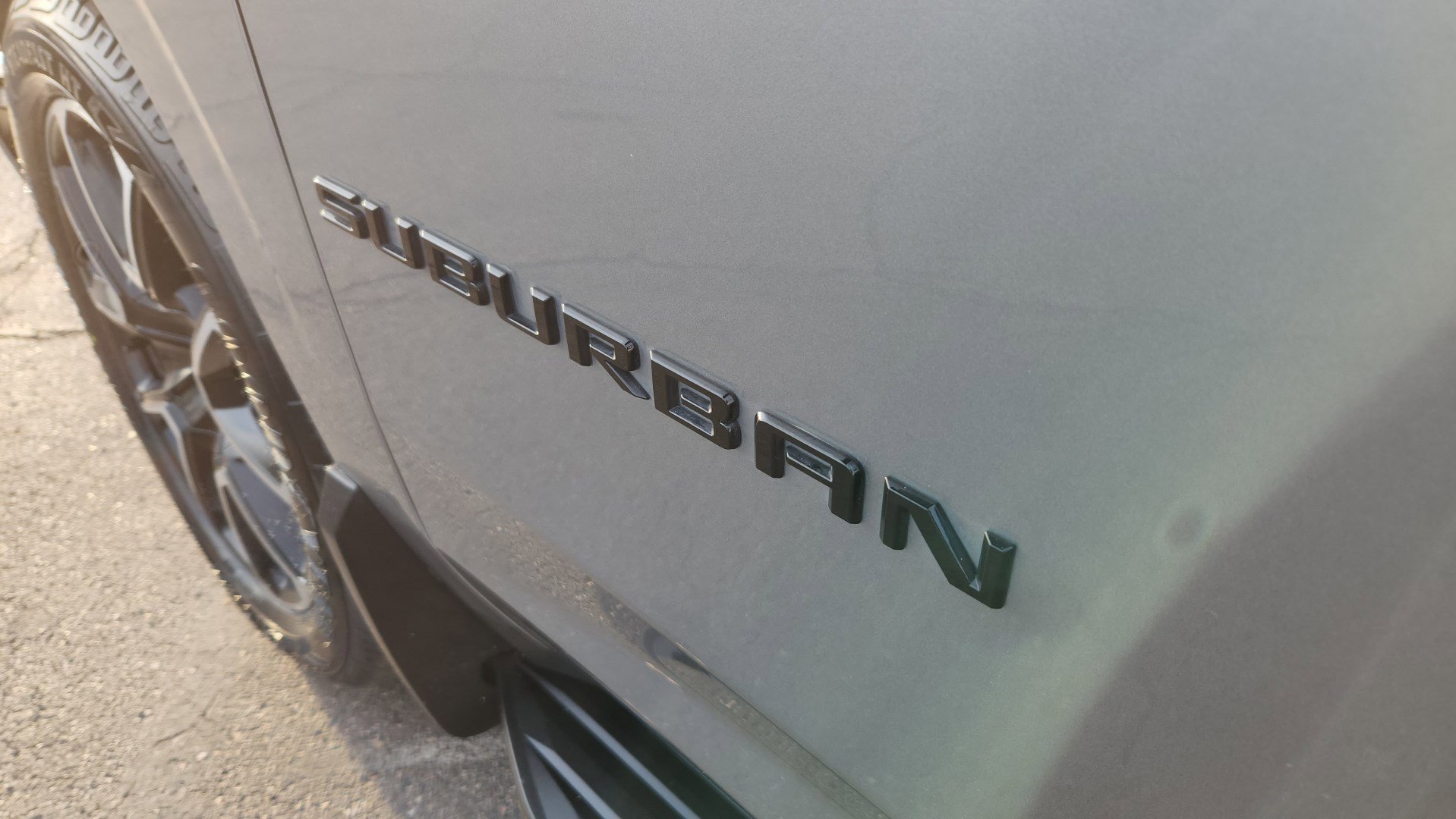 Used 2023 Chevrolet Suburban RST w/ Luxury Package image 22