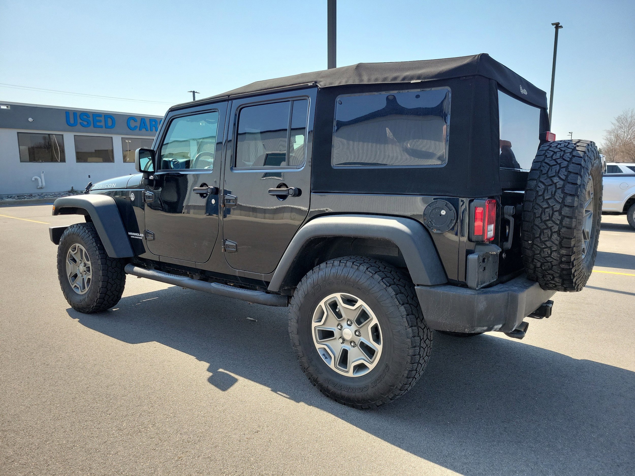 Used 2017 Jeep Wrangler Unlimited Rubicon w/ Connectivity Group AWD/4WD image 2