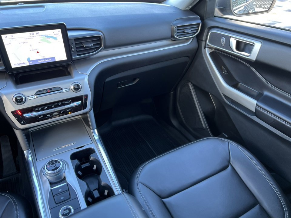 Certified 2022 Ford Explorer XLT w/ Equipment Group 202A image 38