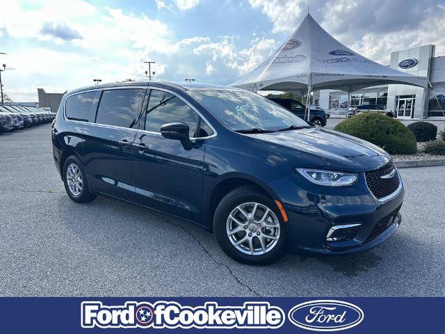 Used 2025 Chrysler Pacifica Select