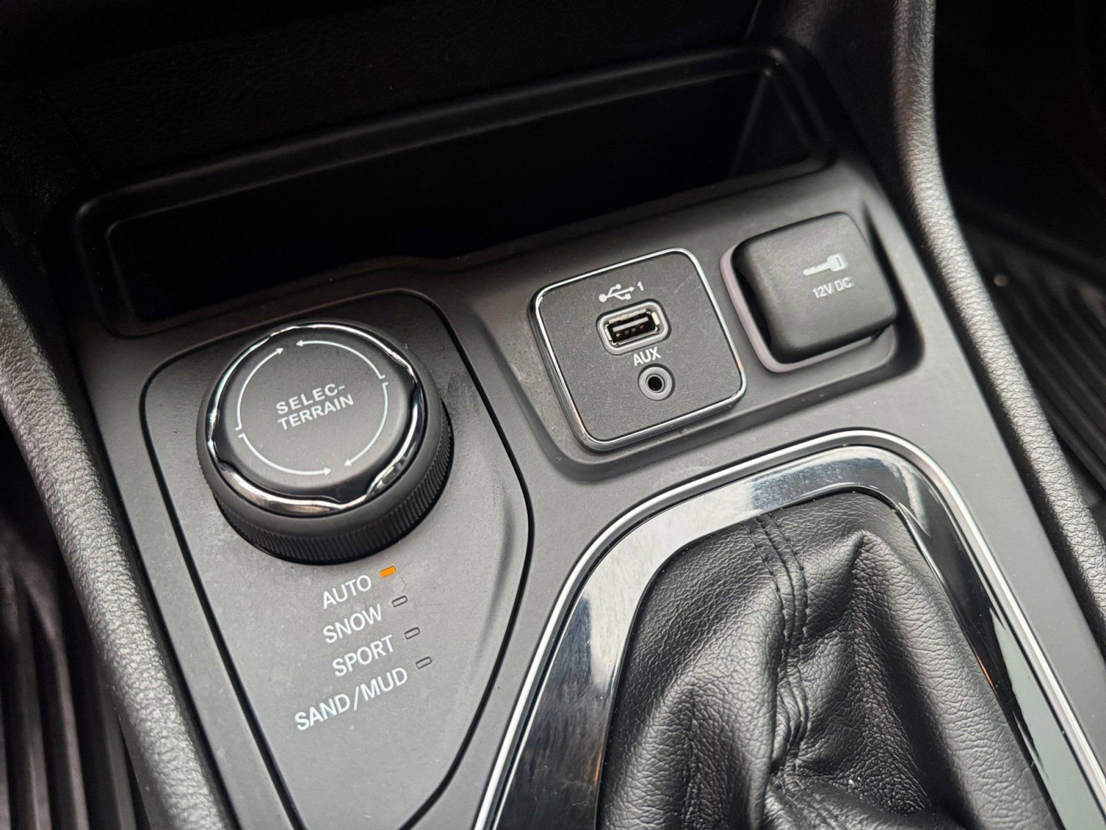 Used 2021 Jeep Cherokee Latitude Plus image 20