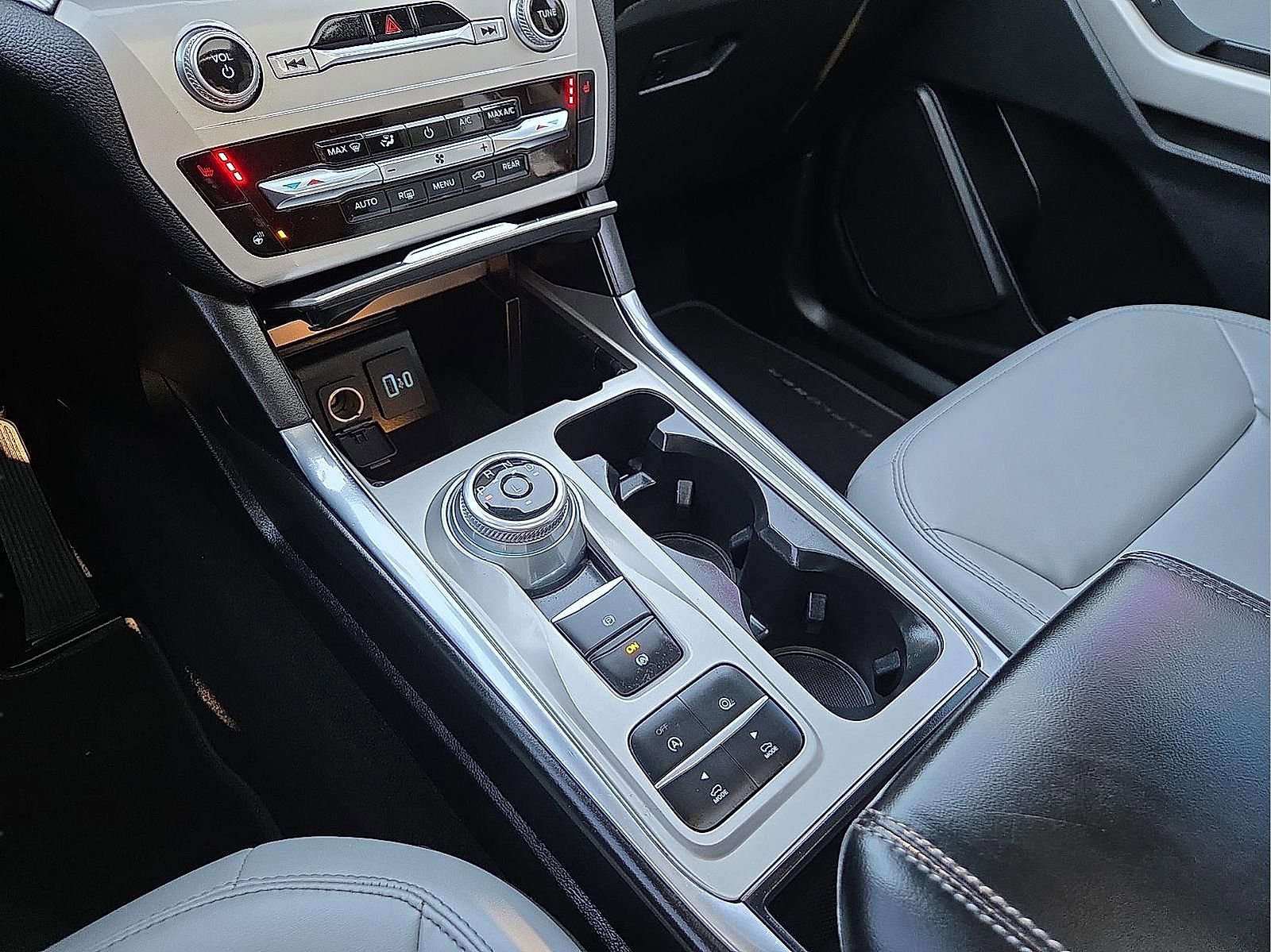 Certified 2021 Ford Explorer XLT w/ Equipment Group 202A image 25